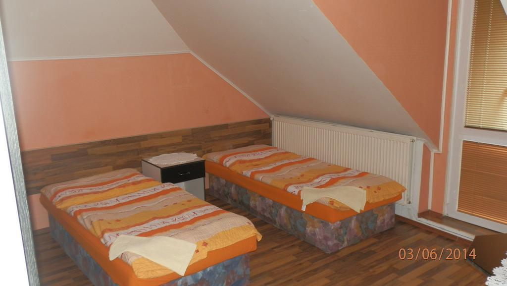 Penzion Marina Pri Slovenskej Restauracii Brezno Zimmer foto